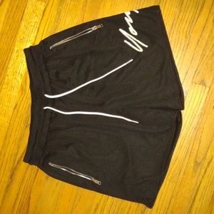 Young La signature shorts black XL